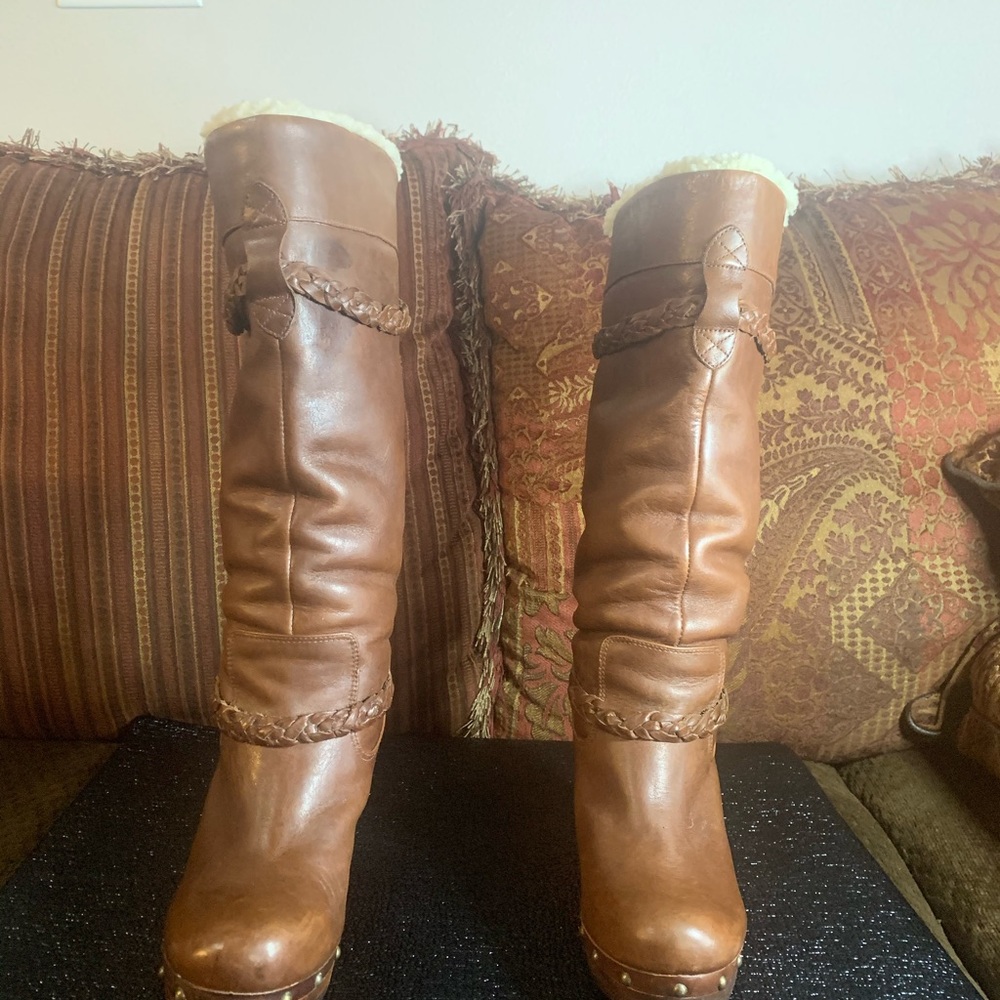 Ugg Savanna 3209 boot leather upper/wooden heels - Picture 3 of 6